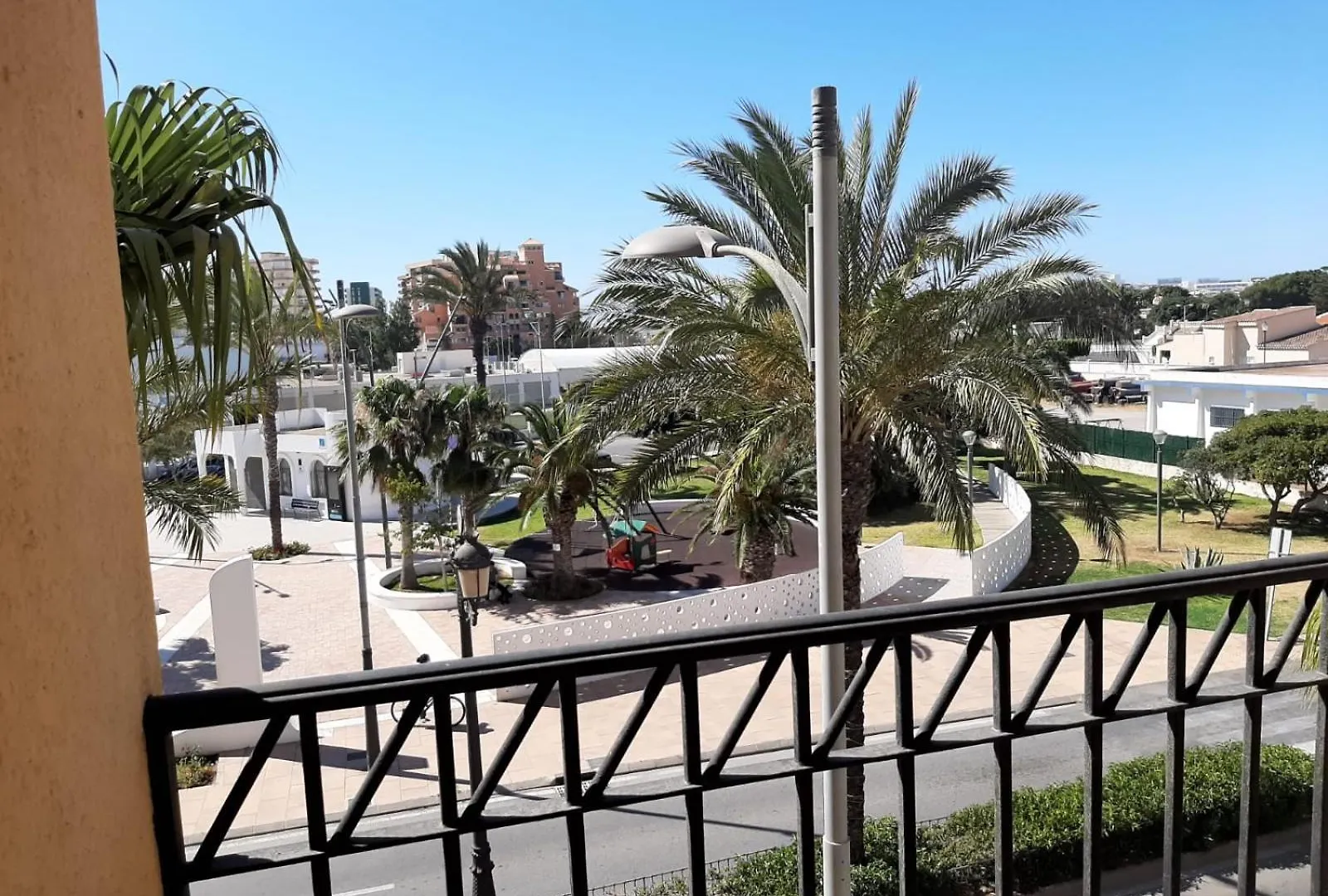 Muy Buena Ubicacion, Cerca De La Playa Y Centrico. Apartment Roquetas de Mar